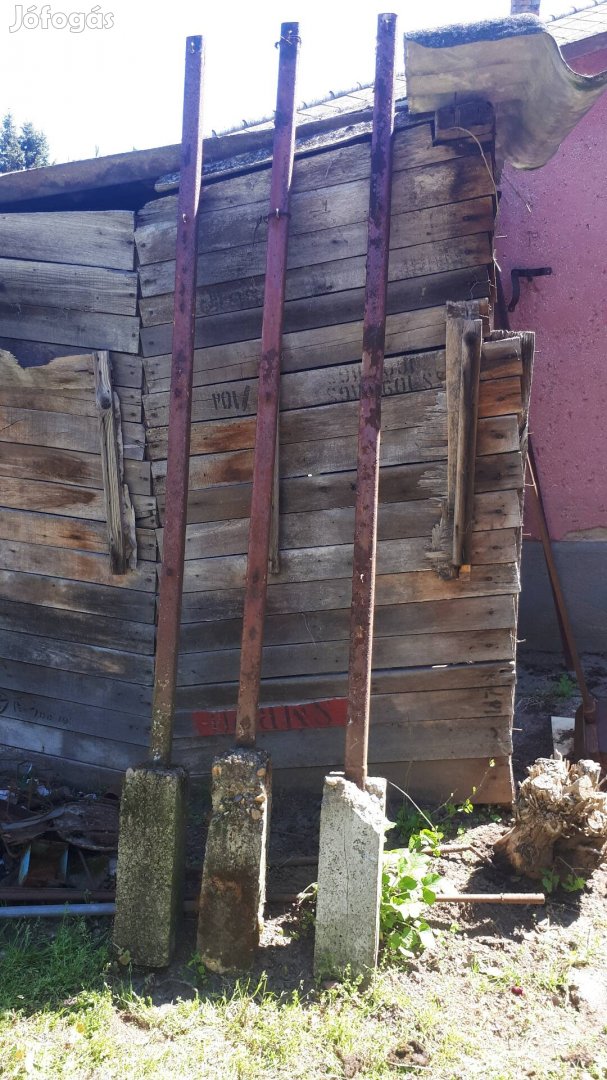 Betonba öntött tartó oszlop