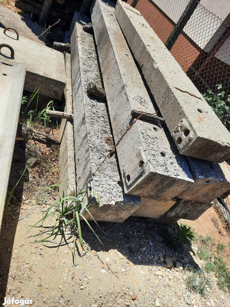 Betongyám fa villanyoszloppal eladó