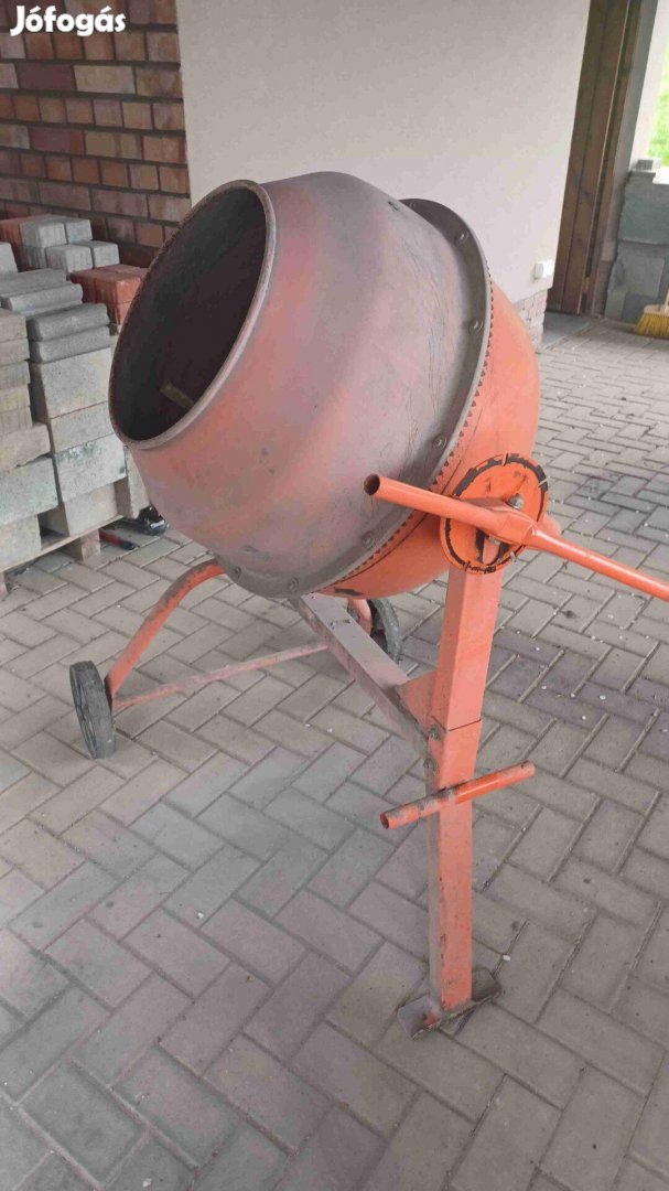 Betonkeverő 130l
