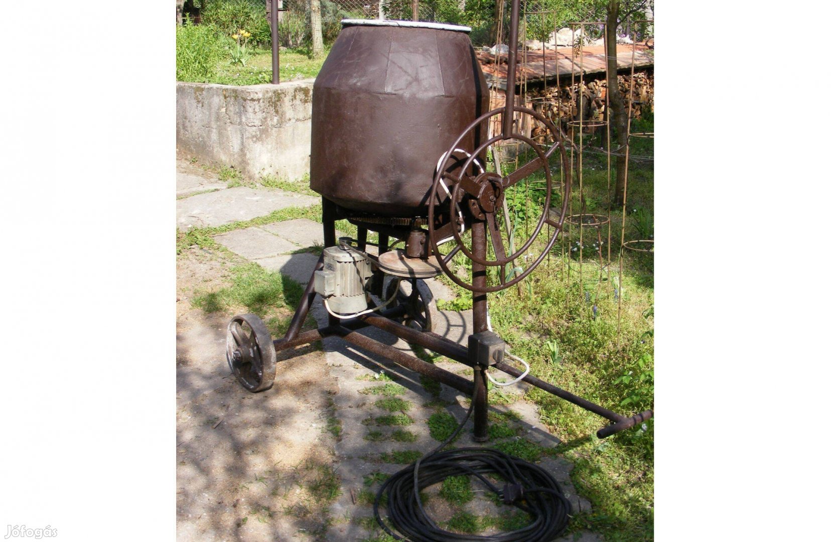 Betonkeverő (180l, 400V, 1100W)