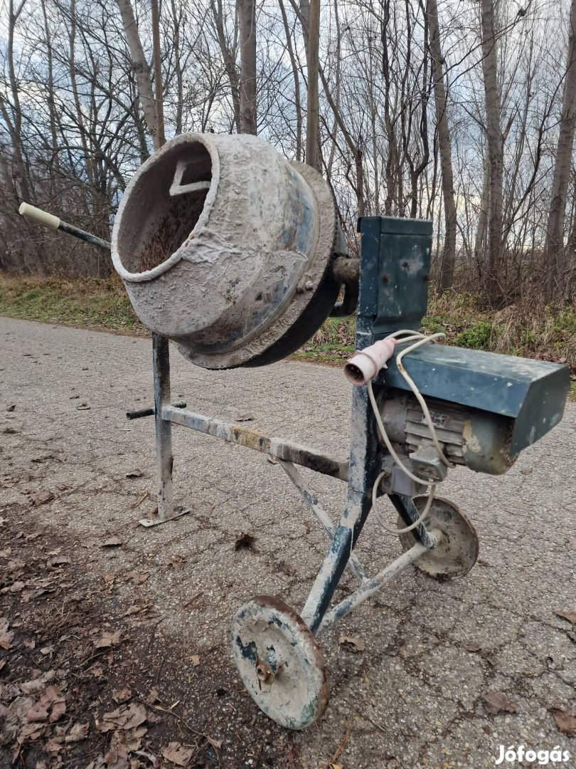 Betonkeverő, malterkeverő azonnal használható állapotban 