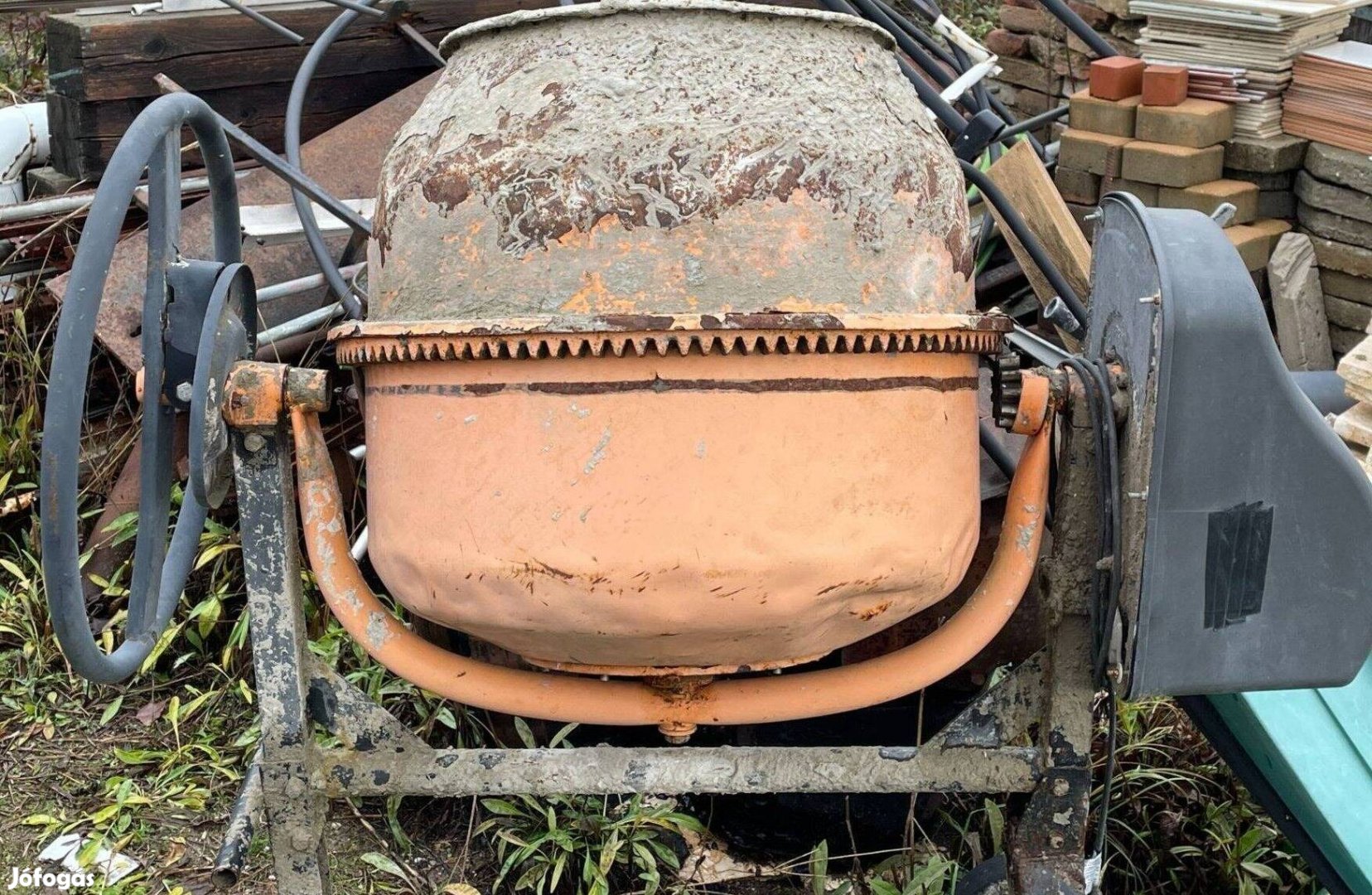 Betonkeverő gép Használt építőipari gép eladó