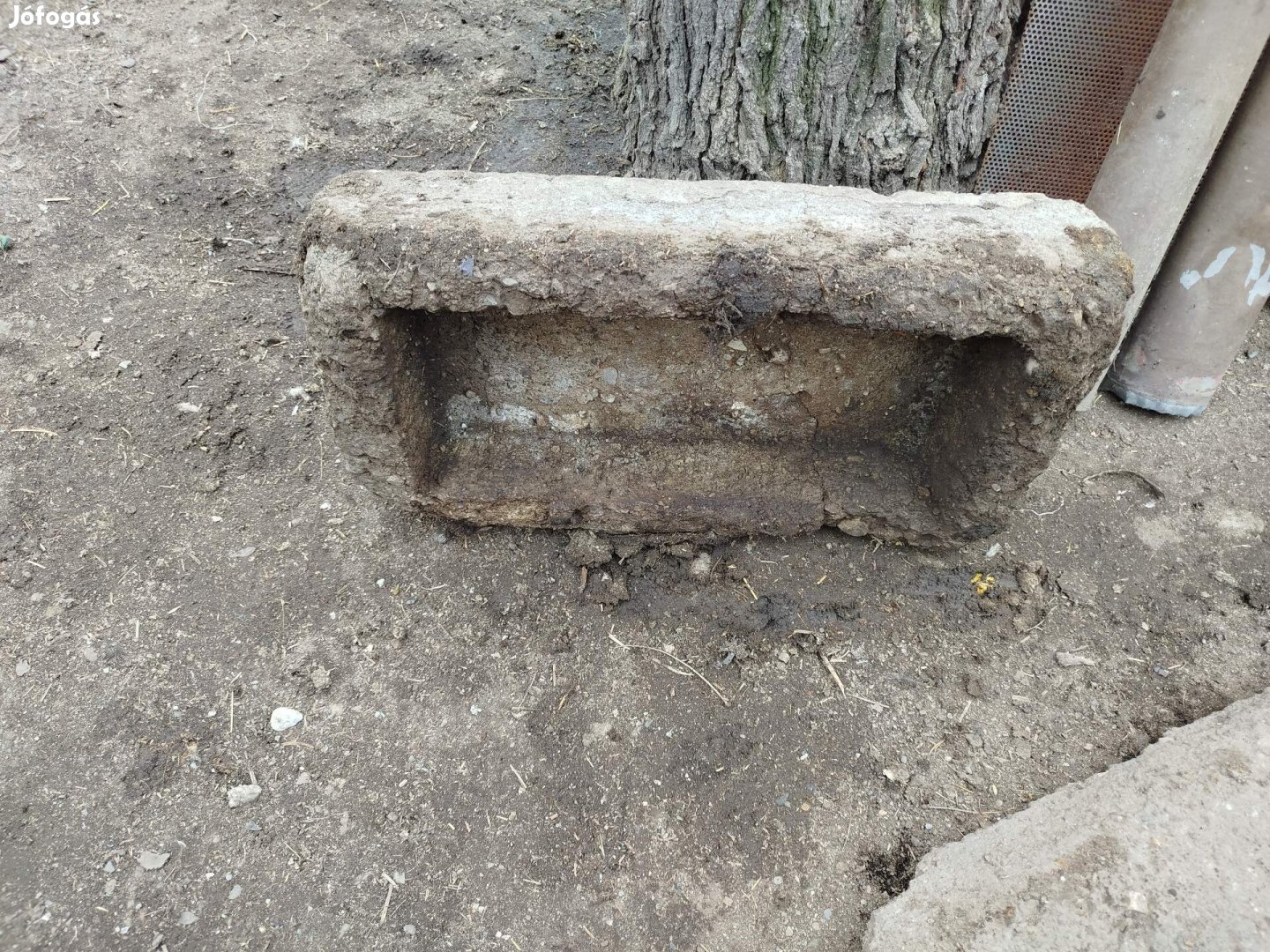 Betonvályú eladó 