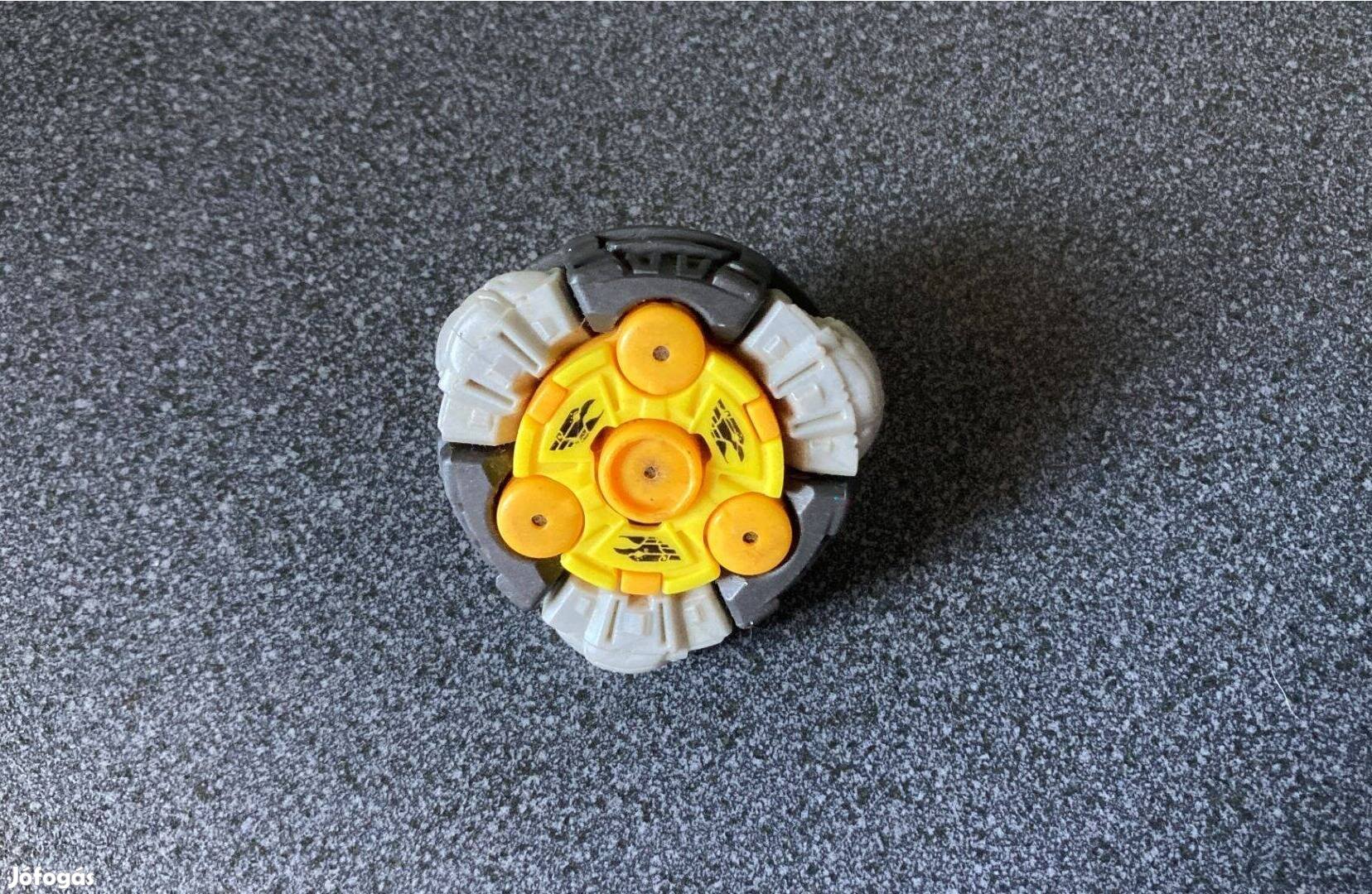 Beyblade Roller Attacker