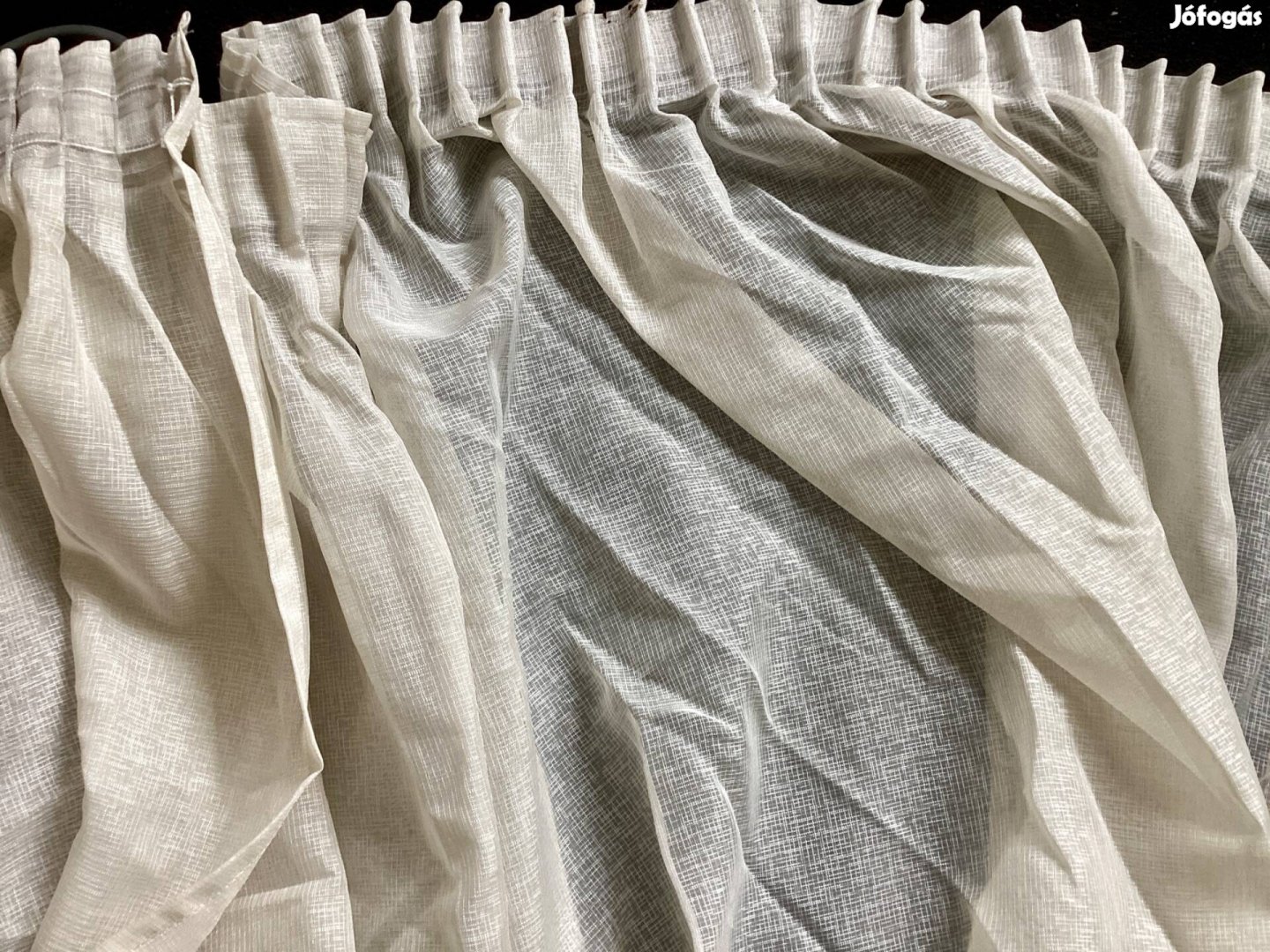 Bézs áttetsző függönyök