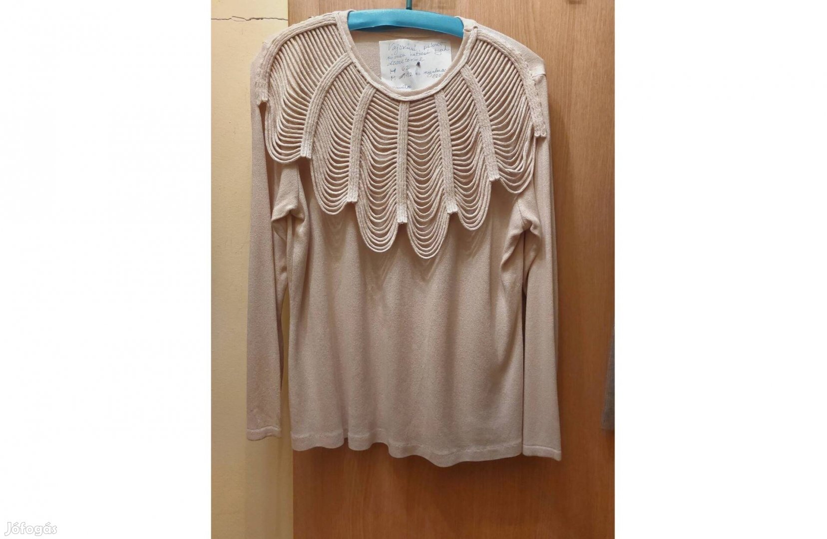 Bézs elején diszes pulover L es