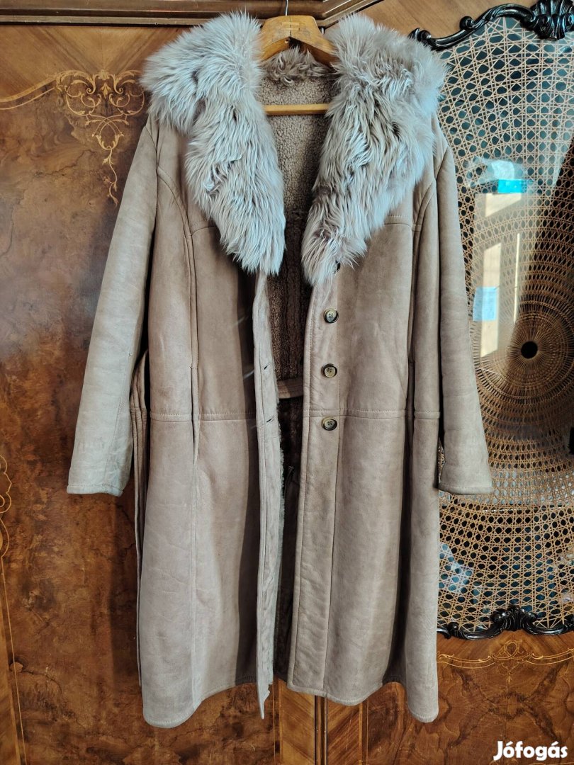 Bézs színű hosszú női bunda