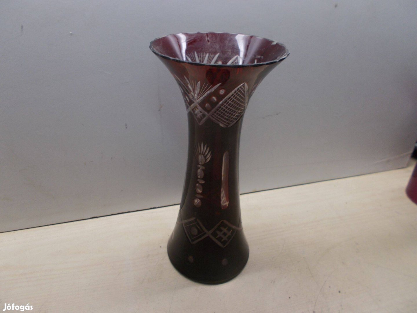 Bíbor vörös Burgundy csiszolt kristály váza -Antik-