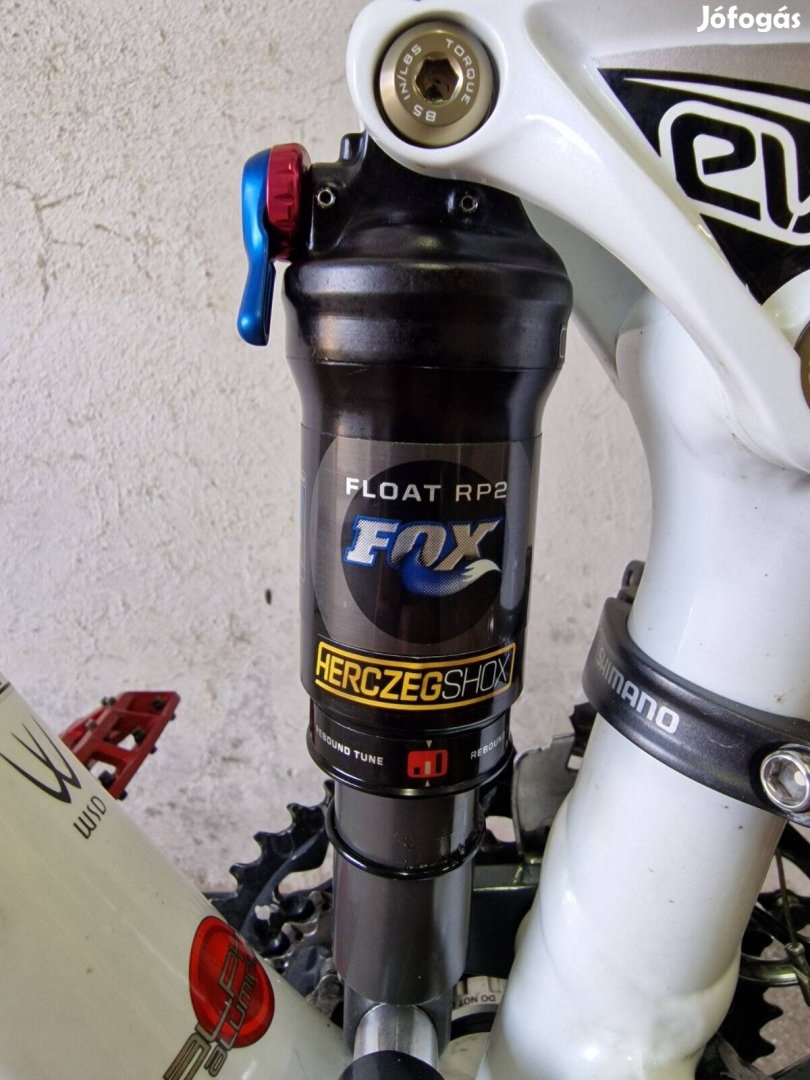 Bicikli Kerékpár Trek fuel x7