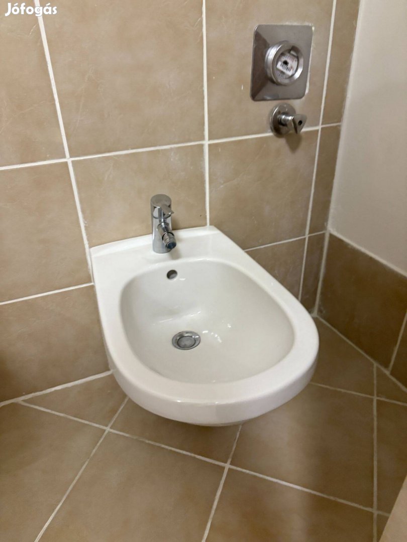 Bidé, kerámia, csapteleppel