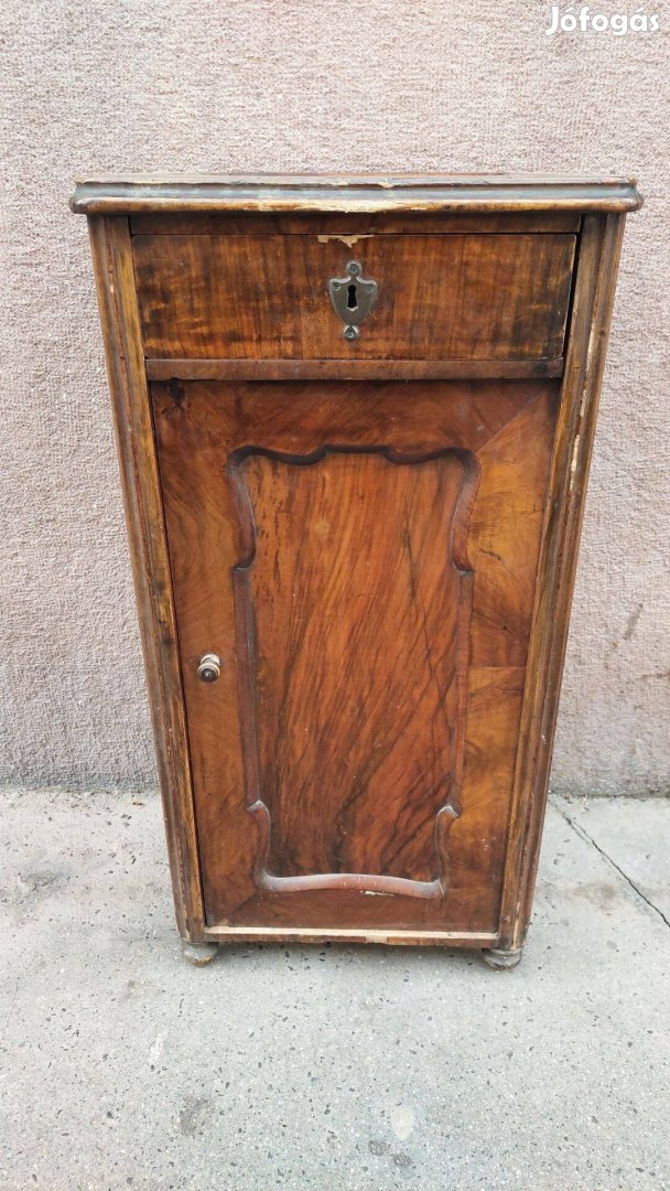 Biedermeier éjjeliszekrény