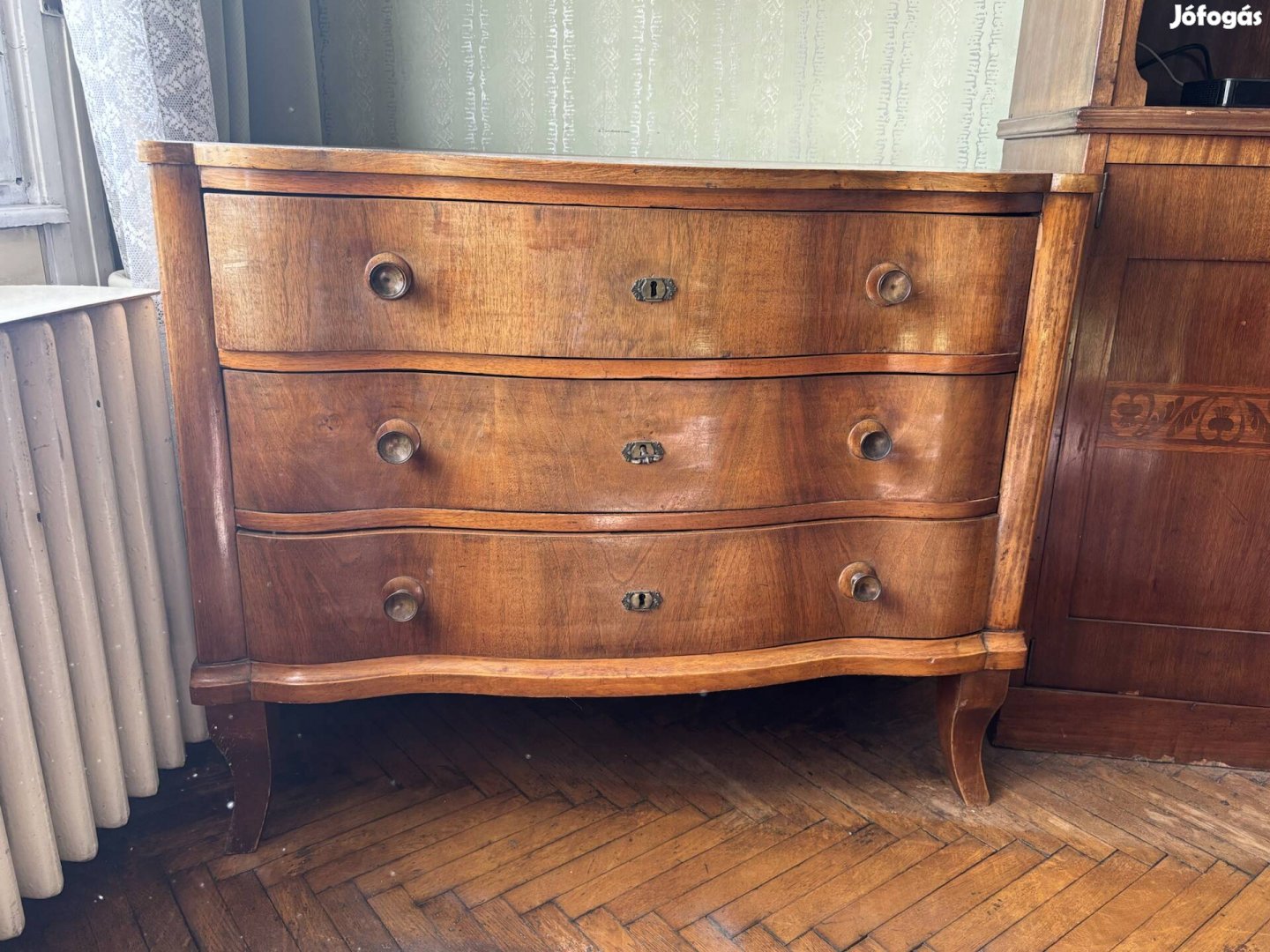 Biedermeier felújított szép állapotú komód 