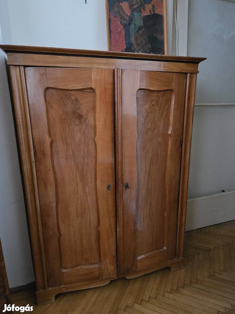 Biedermeier két ajtós szekrény 