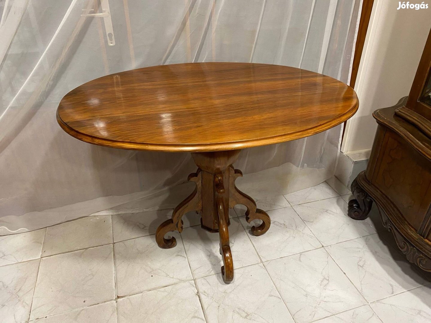 Biedermeier ovális szalonasztal