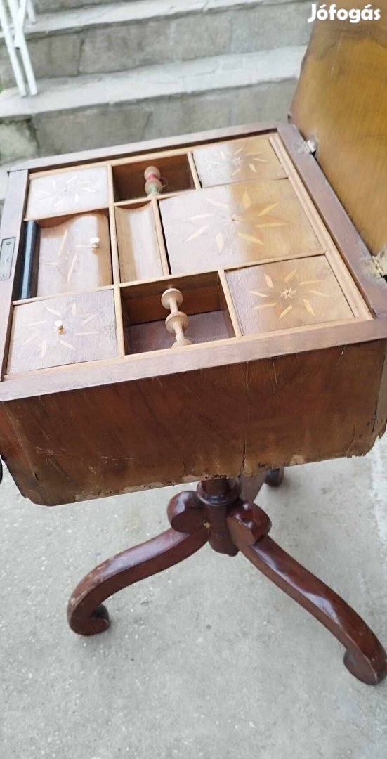 Biedermeier varróasztalka, antik asztal