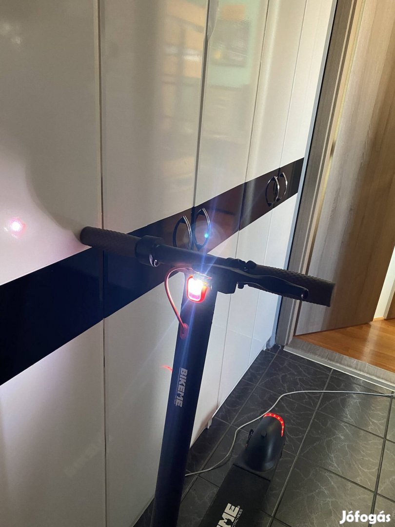 Bikeme Elektromos roller