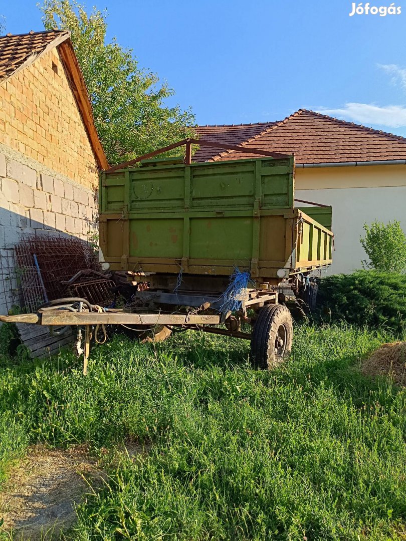 Billenős pótkocsi 