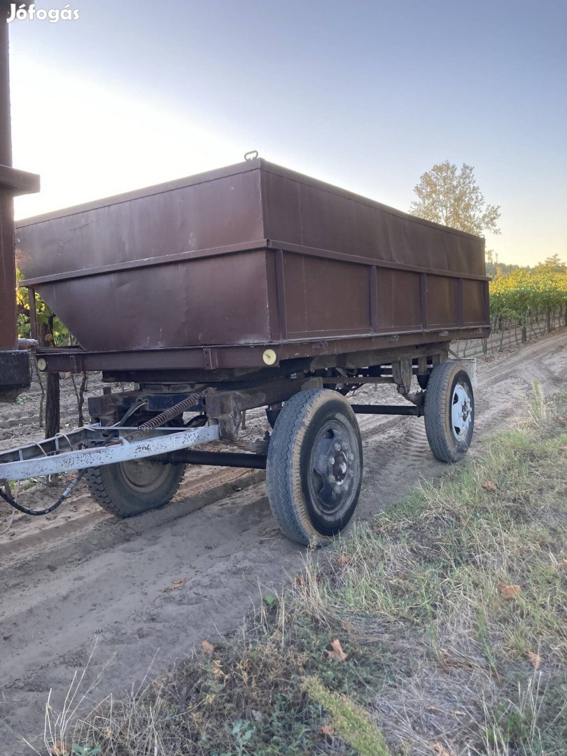 Billentős pótkocsi rm 5