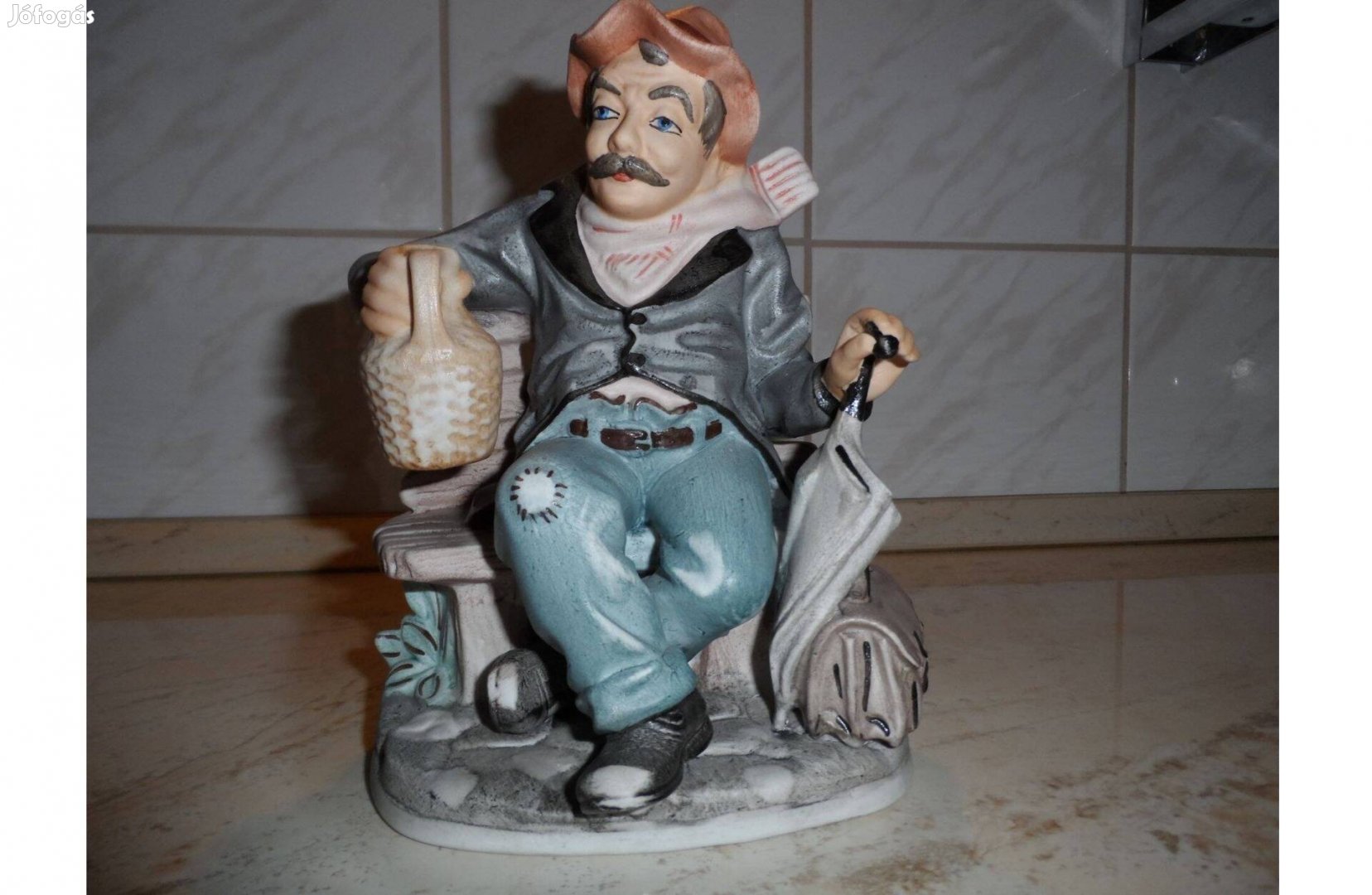 Biszkvit porcelán figurális szobrok