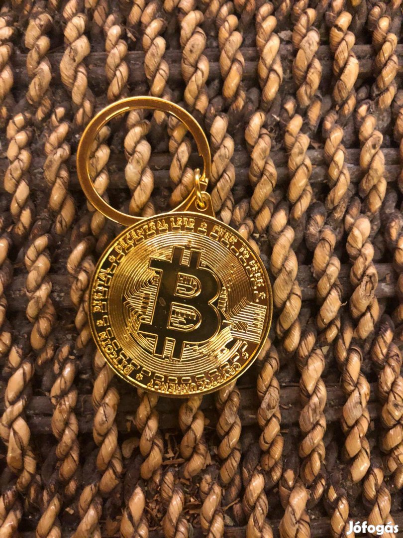 Bitcoin érme és kulcstartó