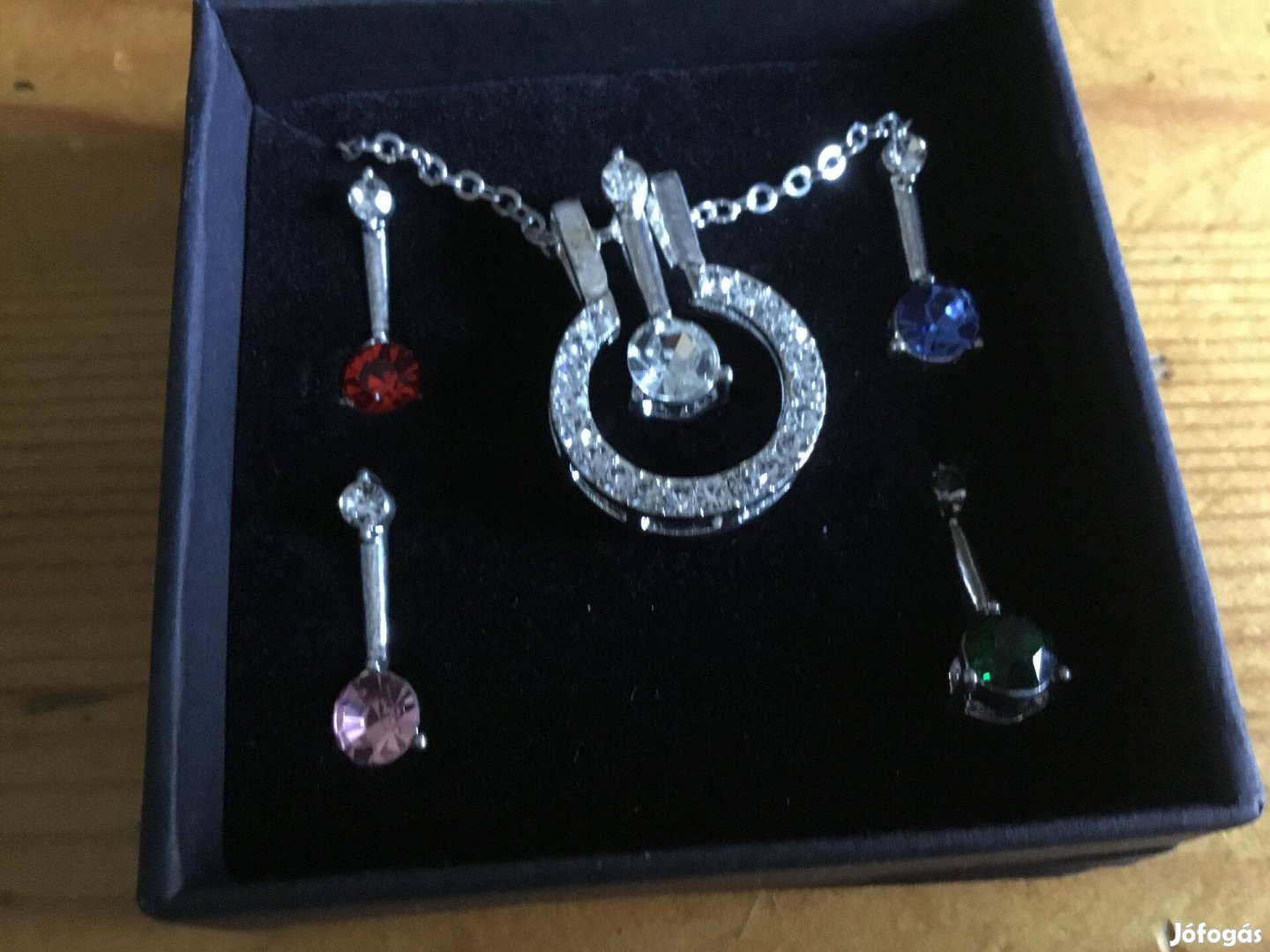 Bizsu lánc - 5 medállal - új