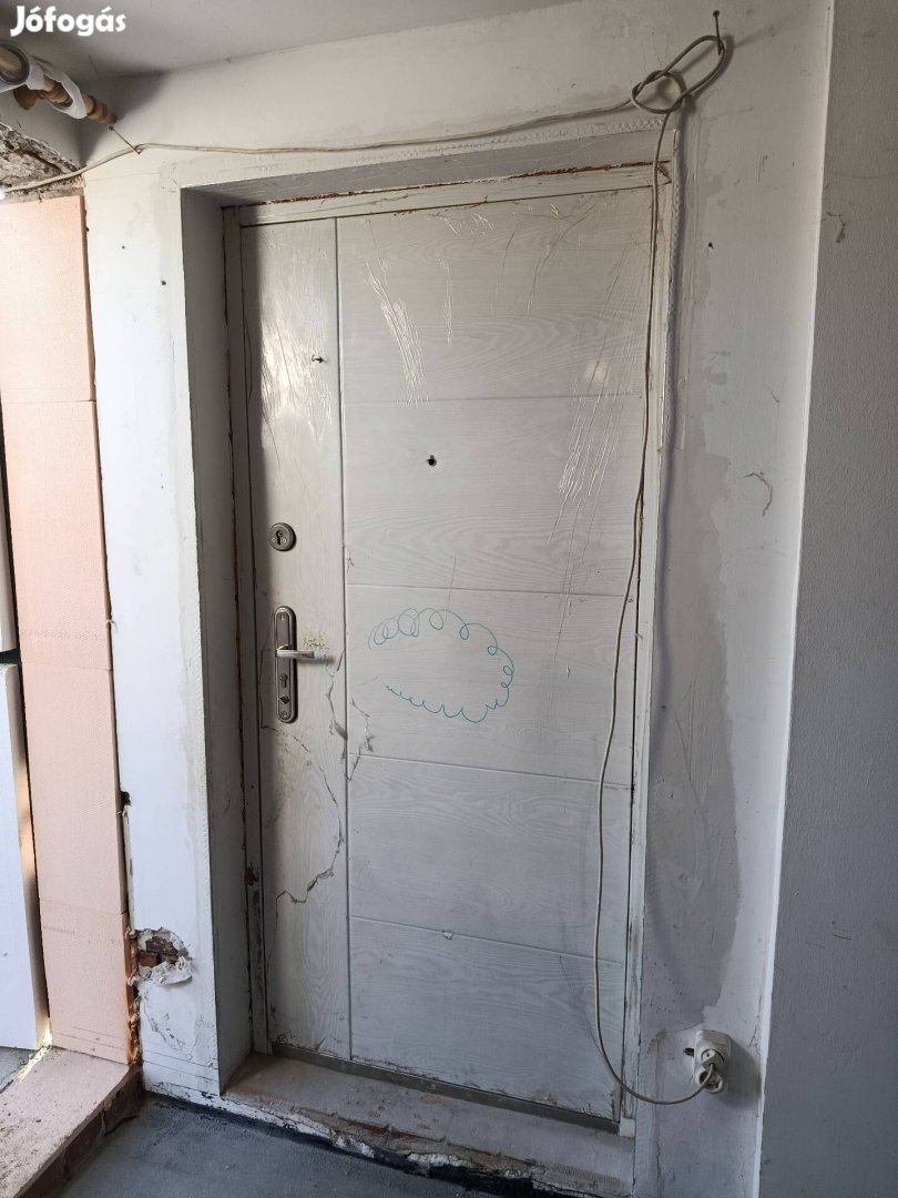 Biztonsági bejárati ajtó még fóliás