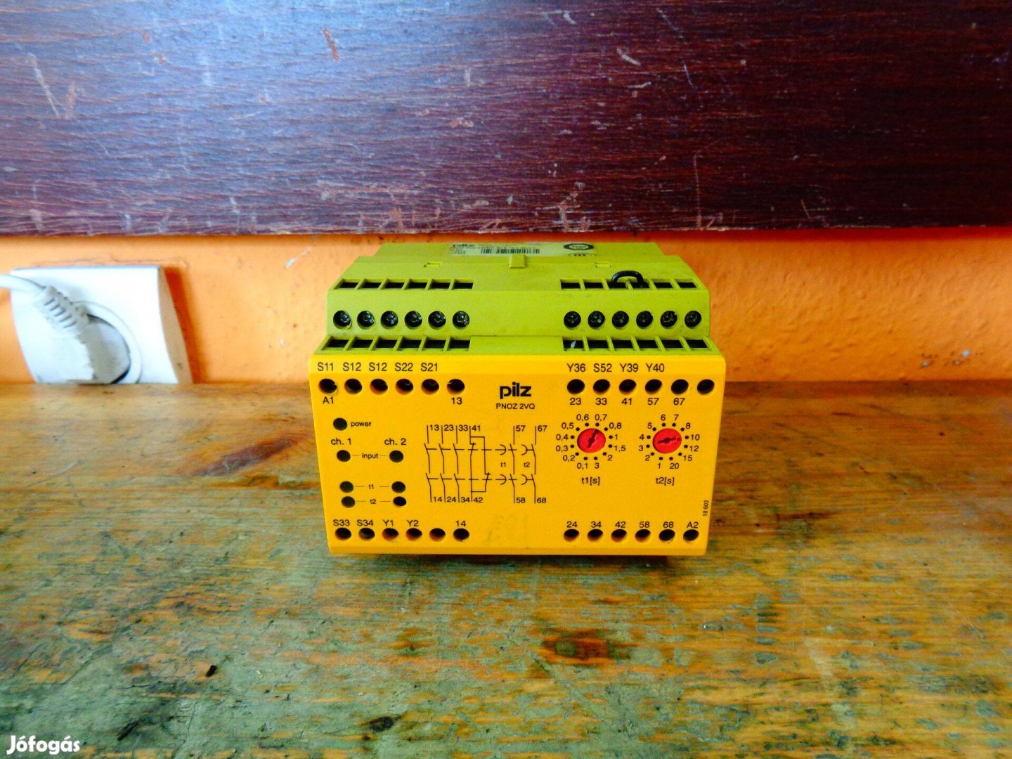 Biztonsági relé 1, 2 csatornás Pilz 6353