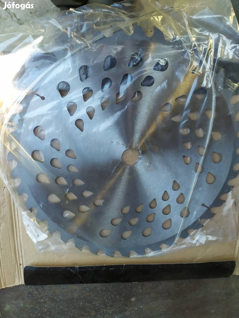 Black 40 cm átmérőjű vídiás körfűrészlap