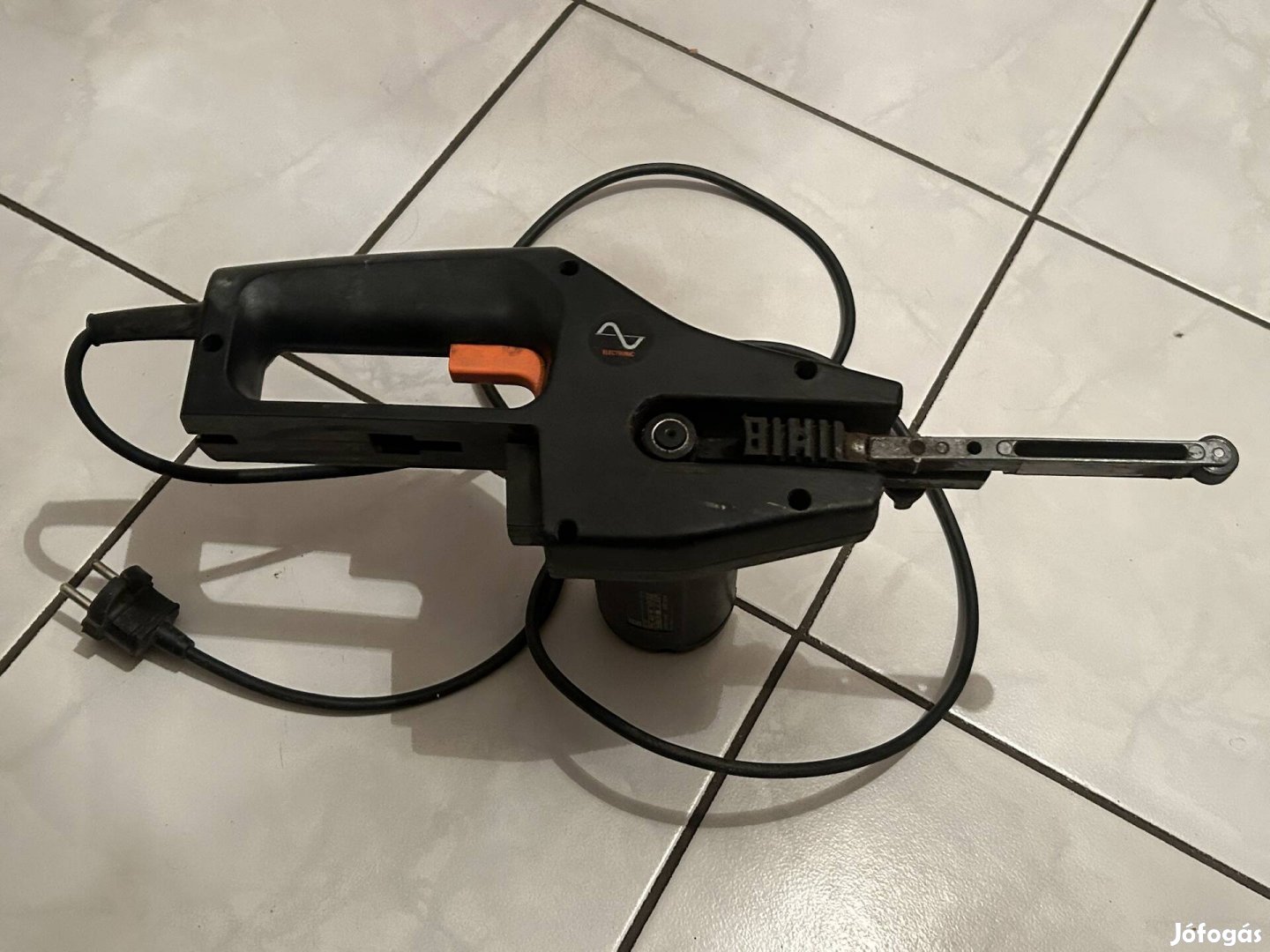 Black&Decker keskeny szalagcsiszoló 300W 