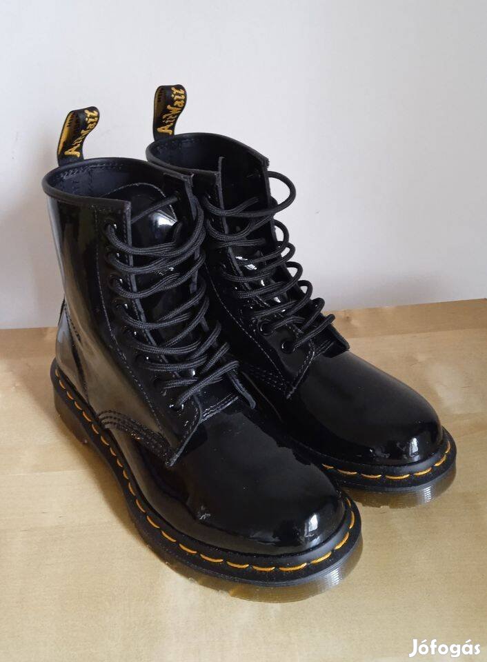 Black Patent, lakk, fekete 37-es Martens