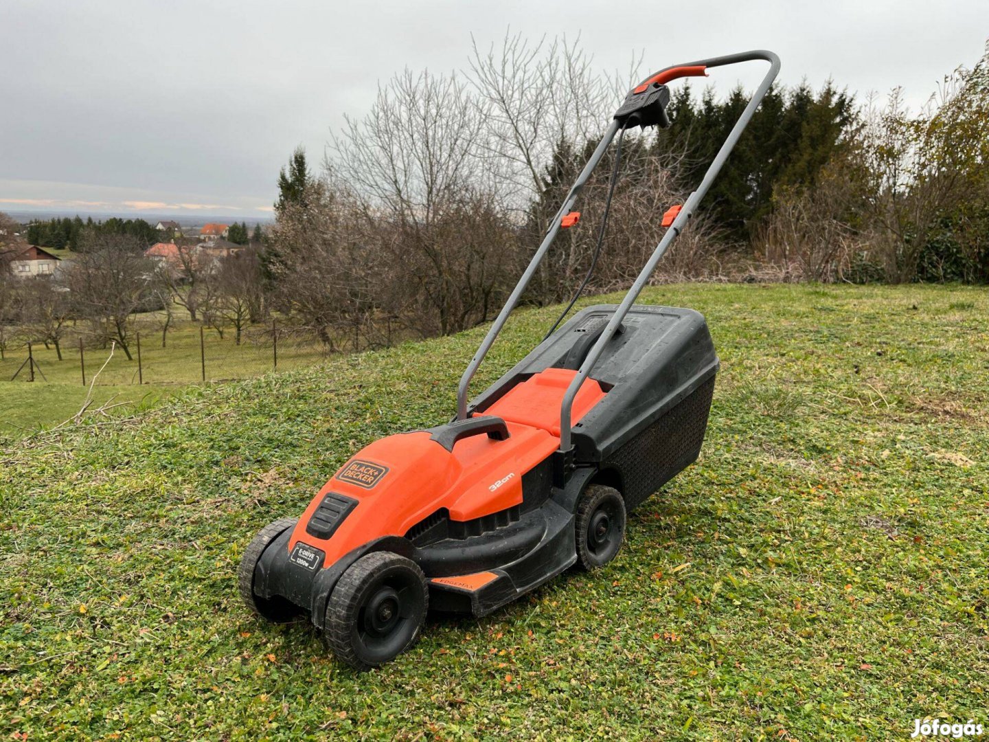 Black & Decker Emax32 elektromos fűnyíró, 1200W, 32cm