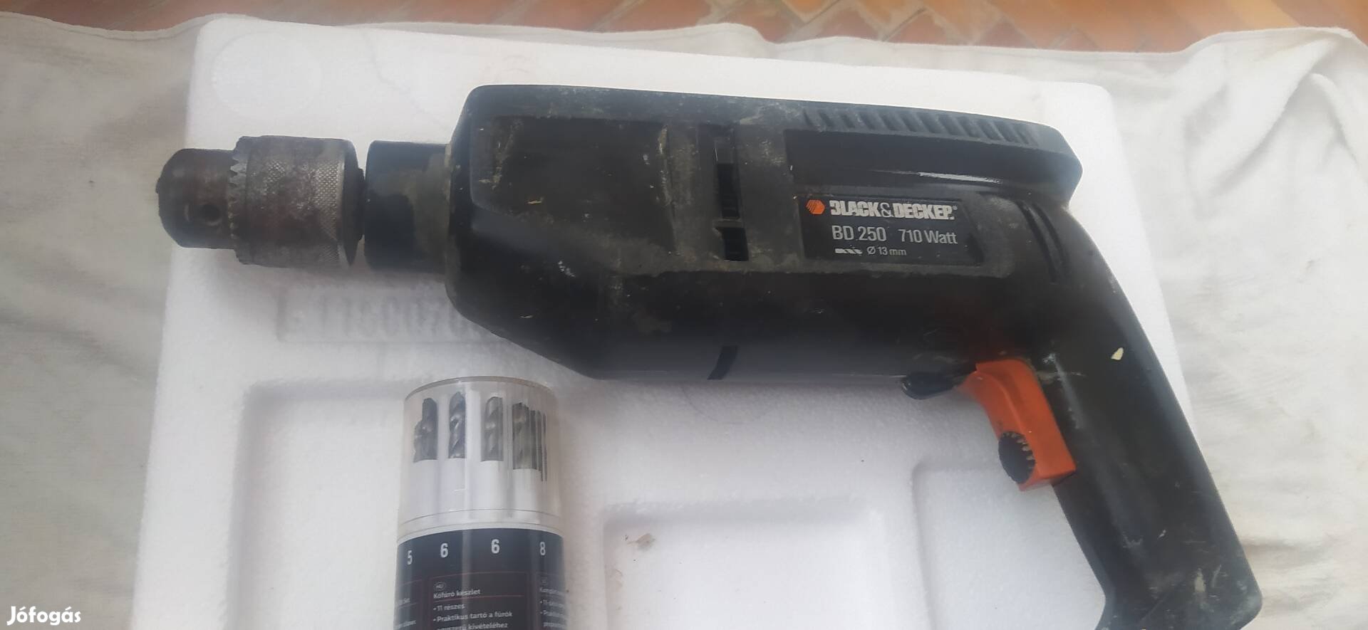 Black & Decker fúrógép ütvefúró 710 w ajándék fúró 