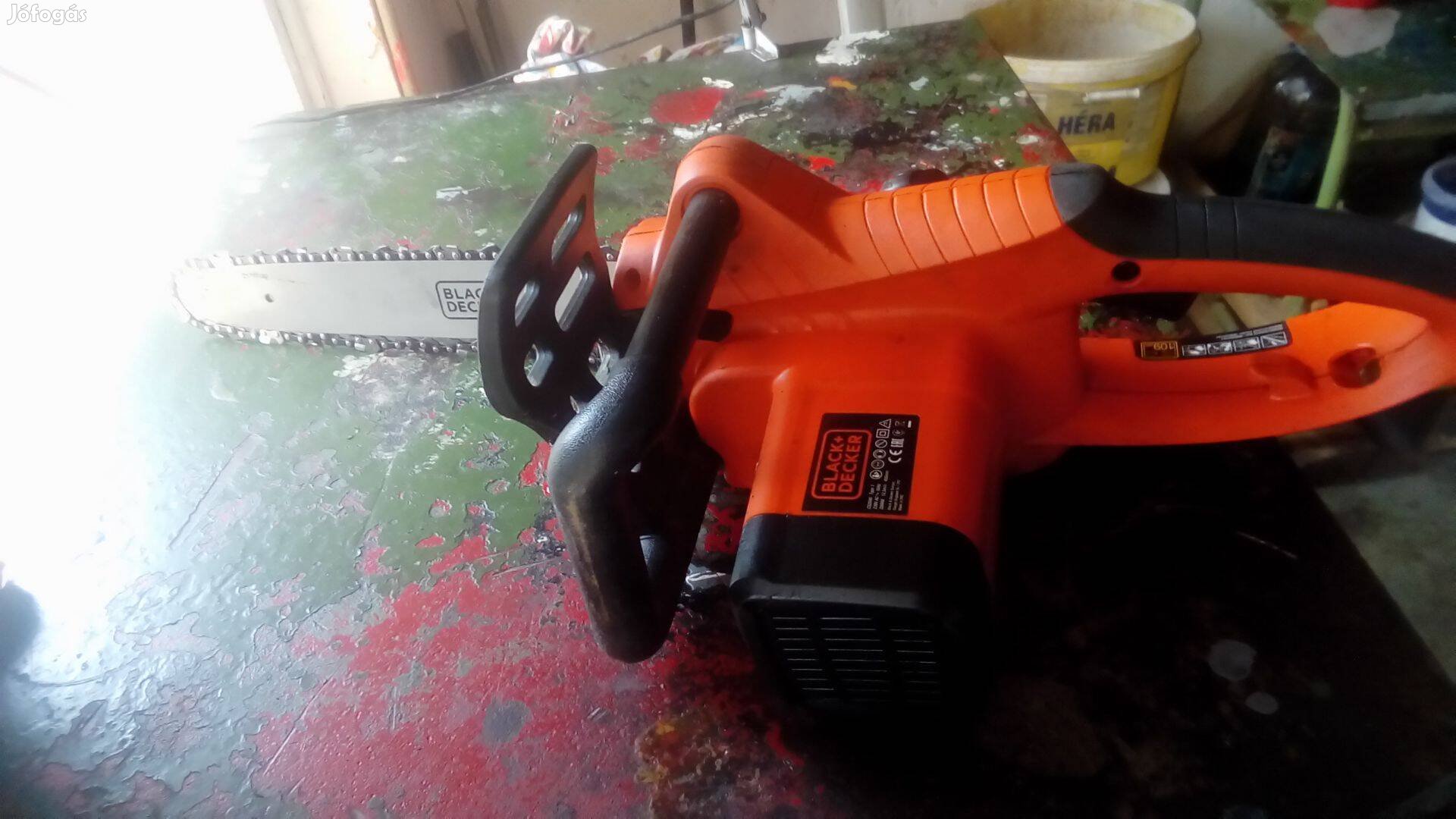 Black & decker 2000 elektromos fűrész képen látható hibával eladó