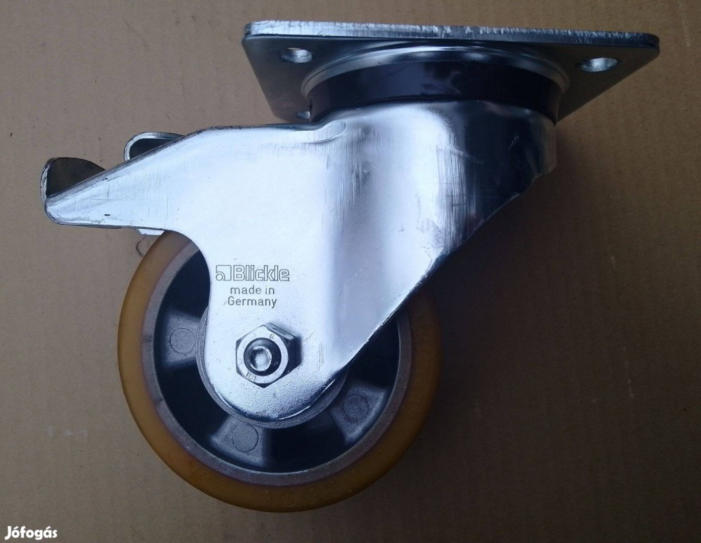 Blickle forgóvillás görgő talppal, teherbírása 750 kg