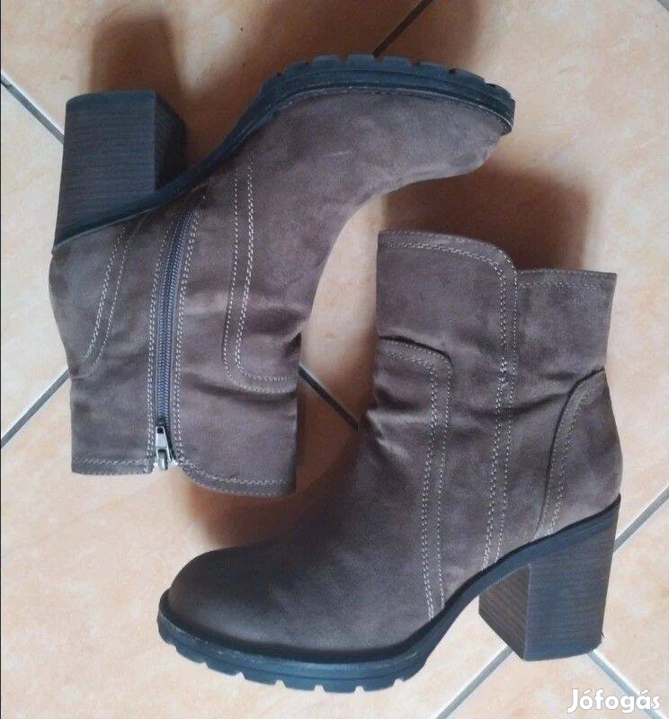 Blokksarkú bokacsizma