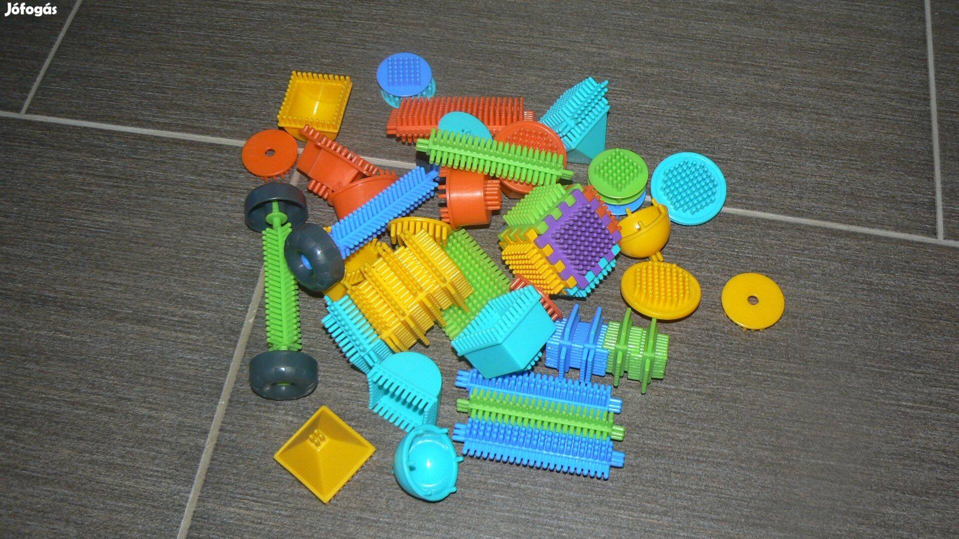 Bloko tüskés műanyag építő játék, tüsi Hibátlan!