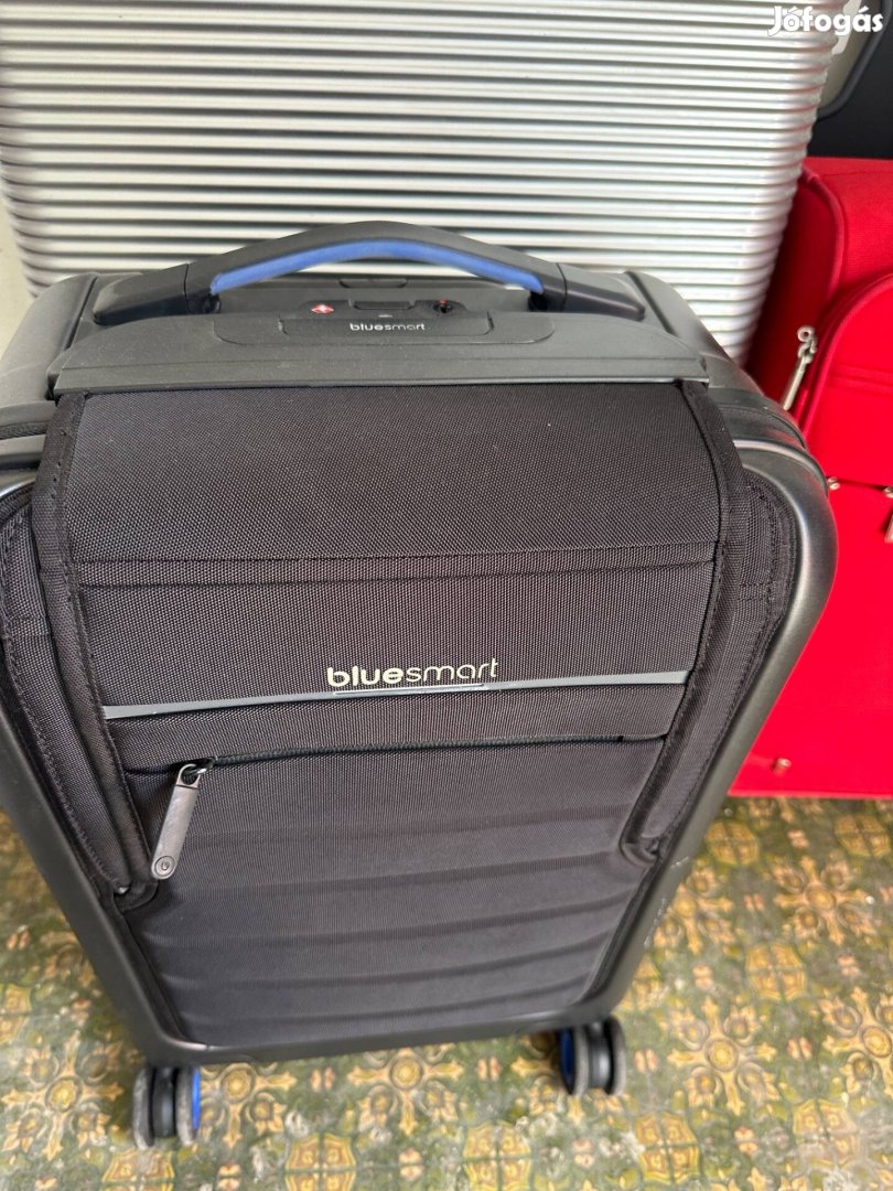 Bluesmart okosbőrönd