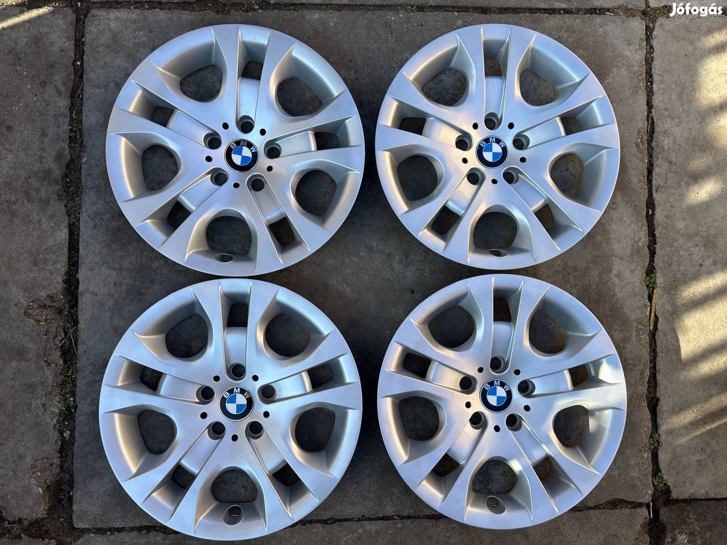 Bmw 17-es gyári disztárcsa szép állapotban eladó!
