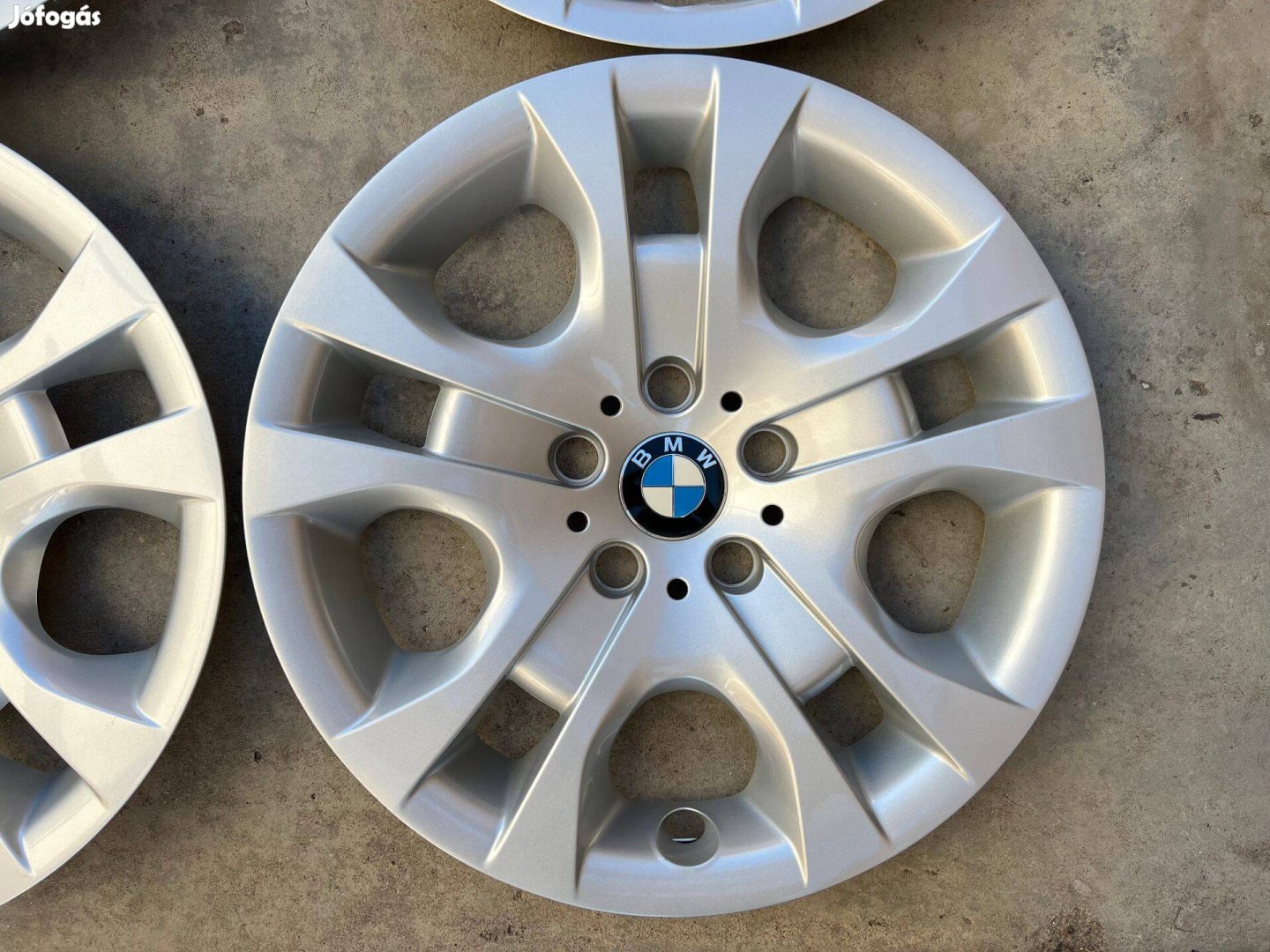 Bmw 17-es gyári disztárcsa szép állapotban eladó!