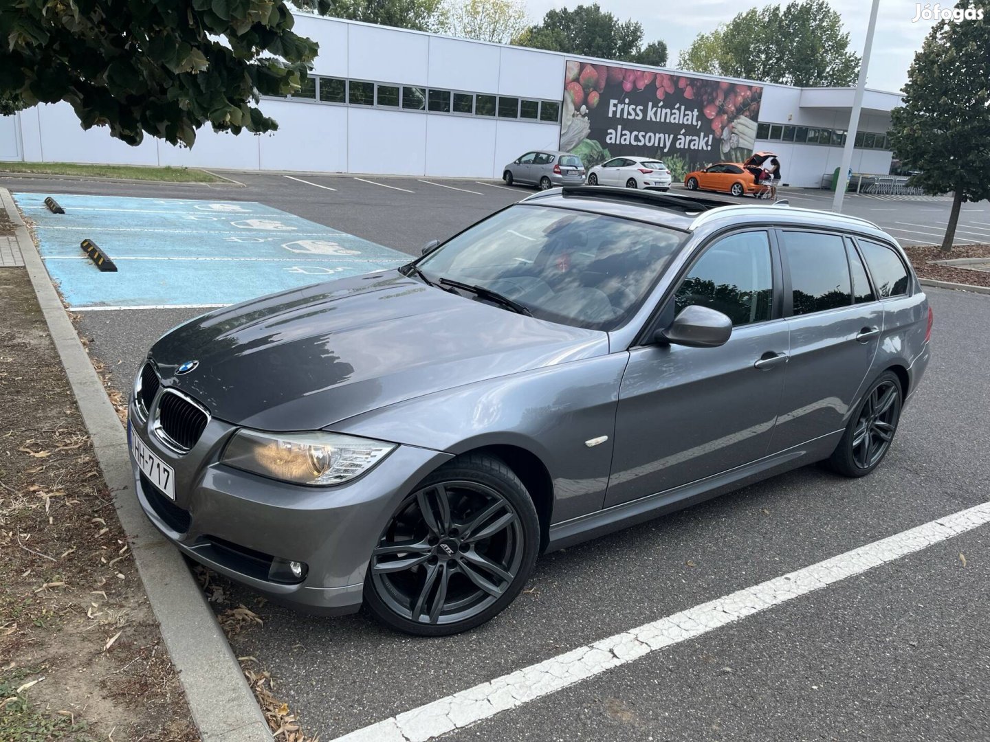 Bmw 318D (nagy navi, panorámatető)