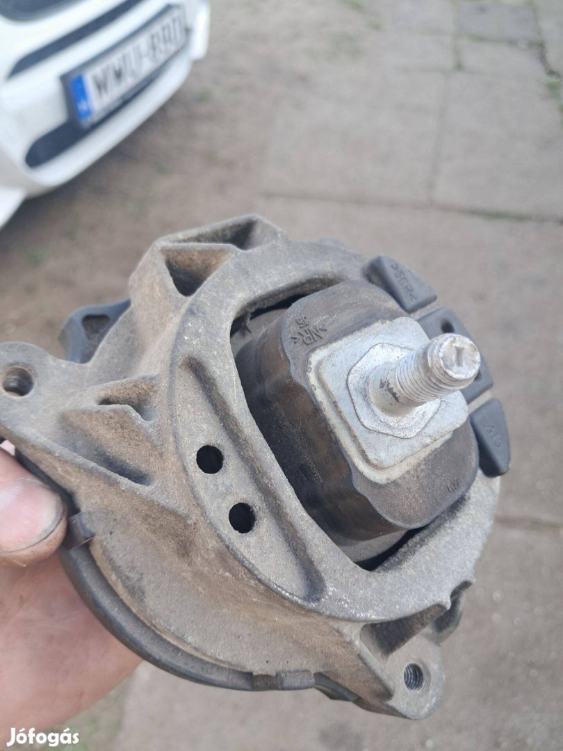 Bmw F30/31 motortartó bak,főtengely ékszíj tárcsa