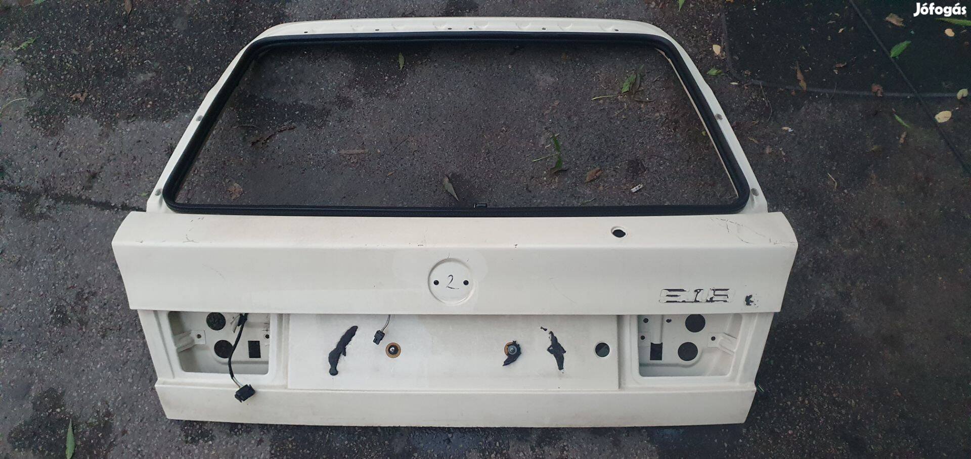 Bmw e34 kombi csomagtér ajtó