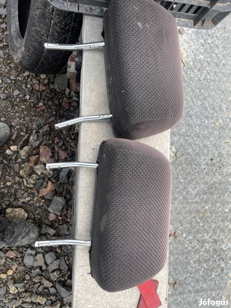 Bmw e36 hátsó fejtámlák