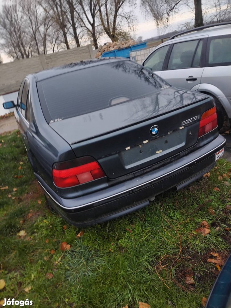 Bmw e39 523i minden alkatrésze 