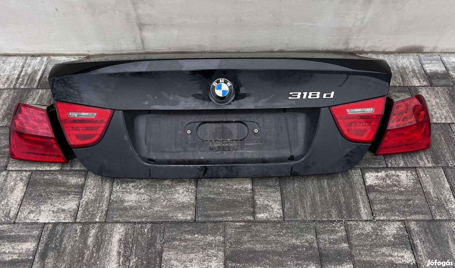 Bmw e90 LCI csomagtérajtó+ lámpa 