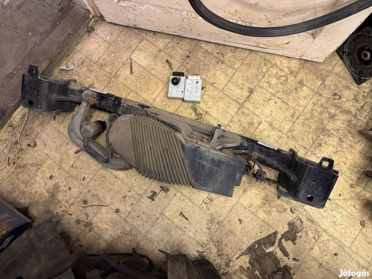 Bmw f10 f11 elektromos vonóhorog