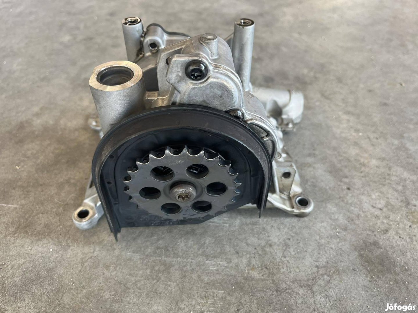 Bmw olajpumpa 3 F30 F31 4 F32 F33 F36 7823009 eladó használt gyári ola