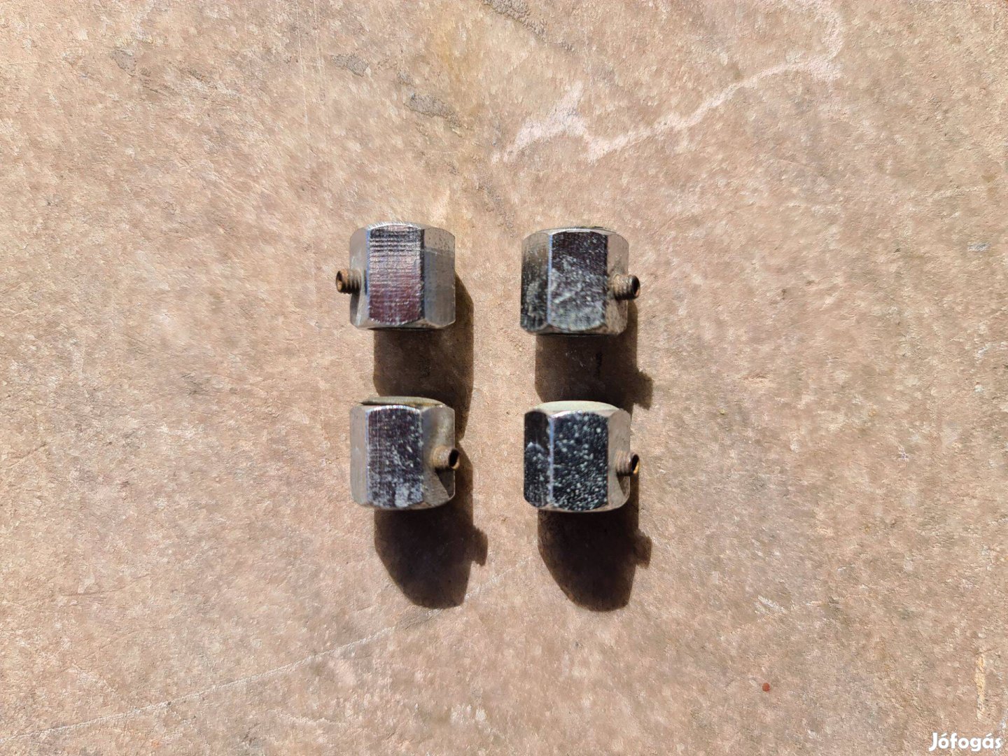 Bmw szelepsapka 4 db fémből készült használt 1,5 mm kulccsal zárható