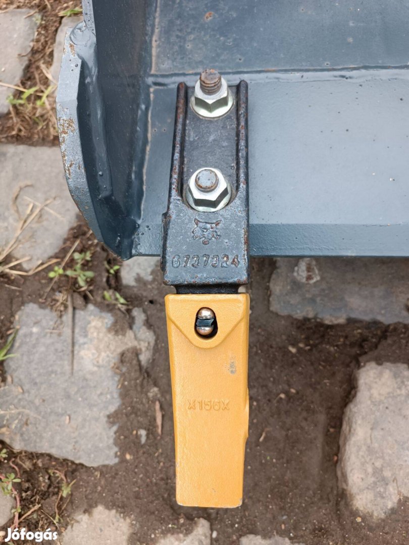 Bobcat 1700mm es körmös kanál. Körömvédős körmökkel
