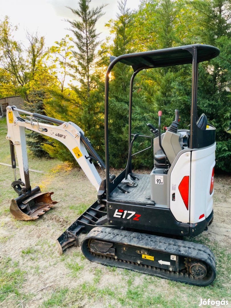 Bobcat E17Z E17 zérófarseprés minikotró árokásó gumiláncos munkagép